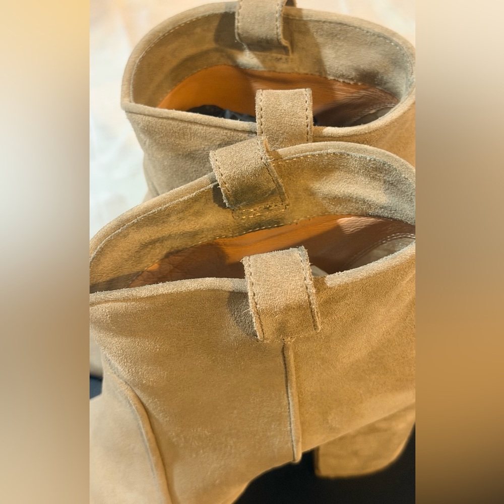 GUC👁️👀Laurence Dacade
Tan Suede Ankle Boots - Picture 7 of 11